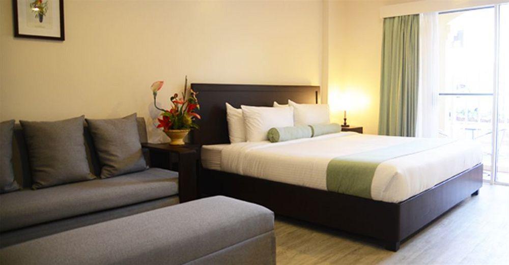 Subic Coco Hotel Olongapo Buitenkant foto