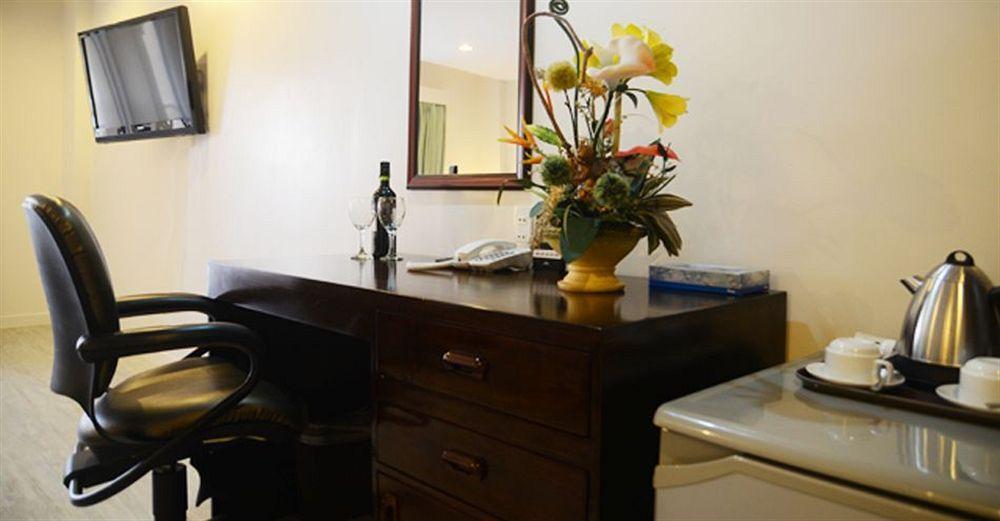 Subic Coco Hotel Olongapo Buitenkant foto