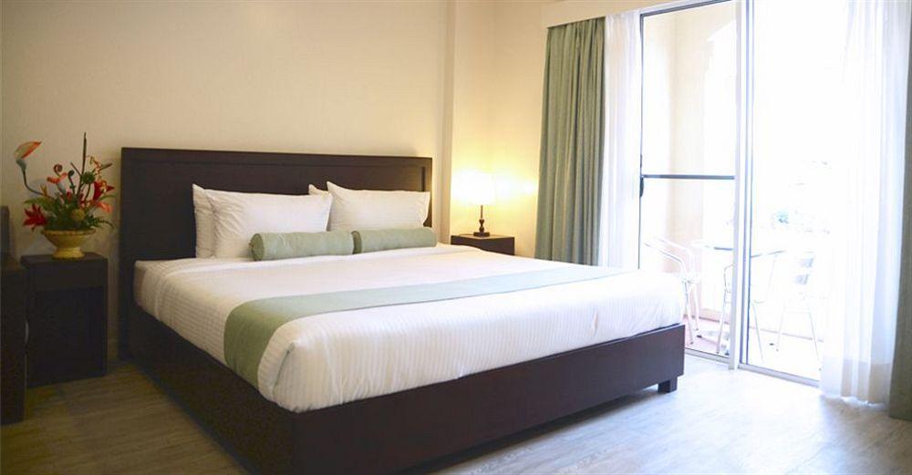 Subic Coco Hotel Olongapo Buitenkant foto