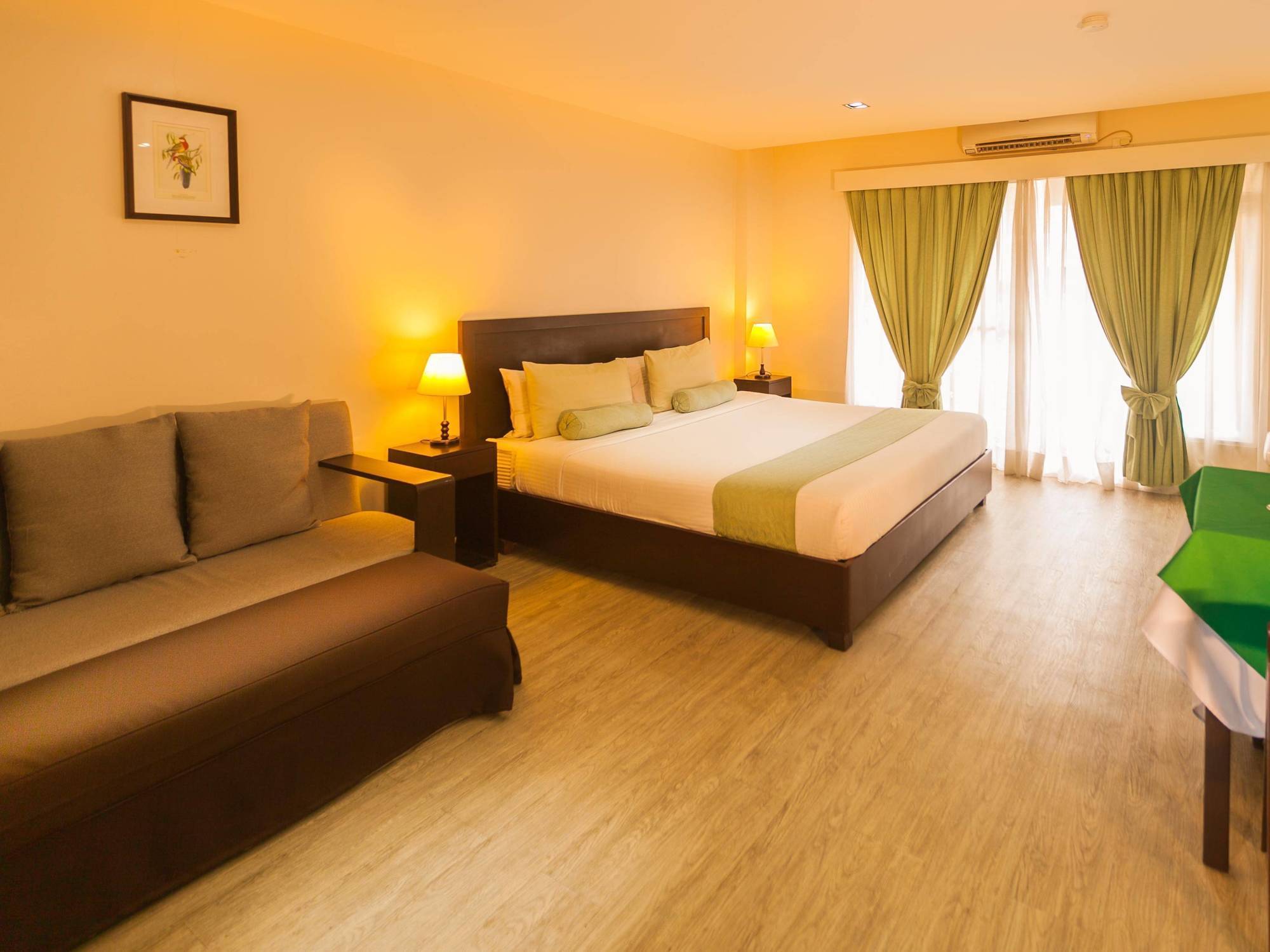 Subic Coco Hotel Olongapo Buitenkant foto