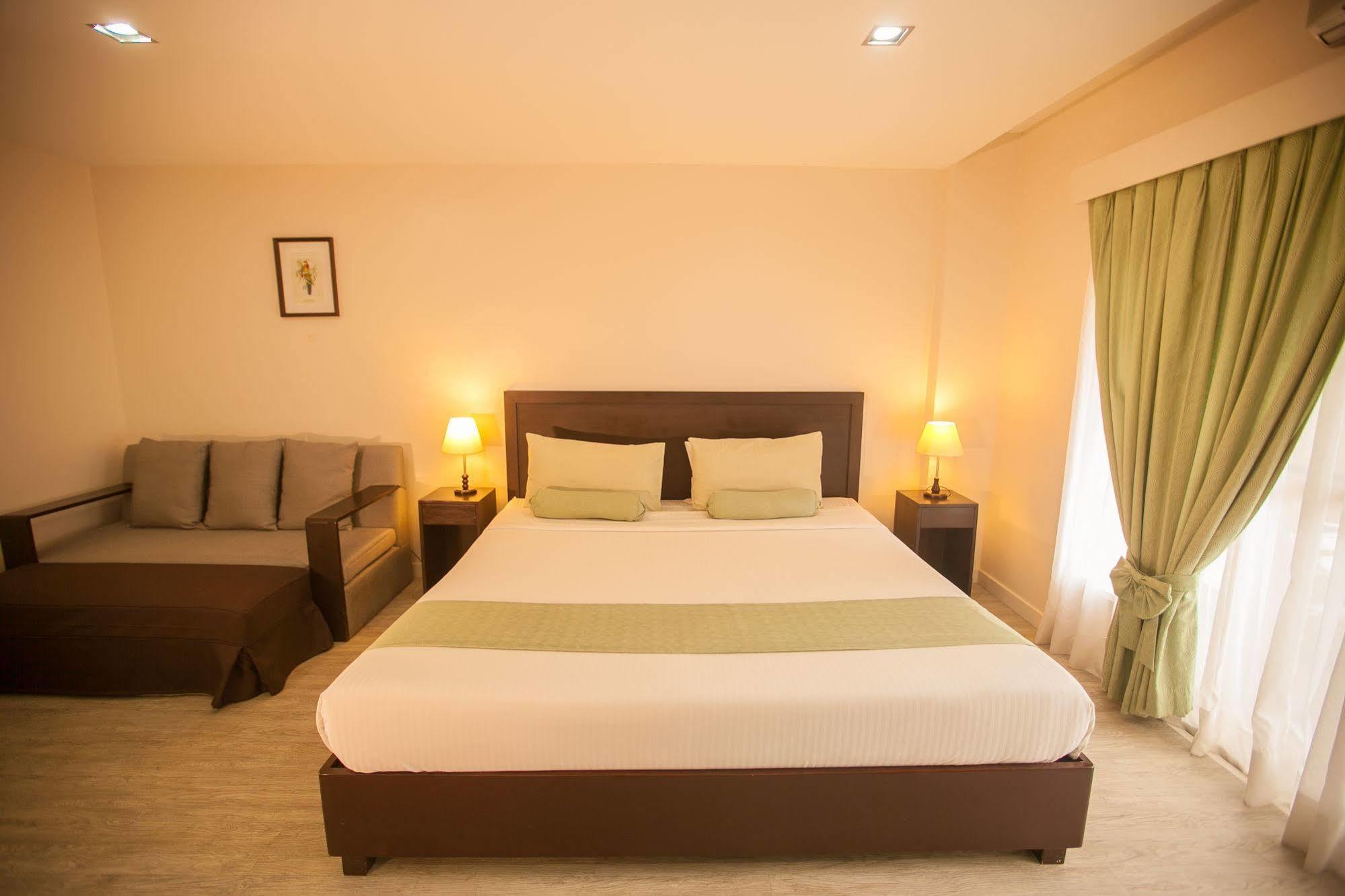 Subic Coco Hotel Olongapo Buitenkant foto