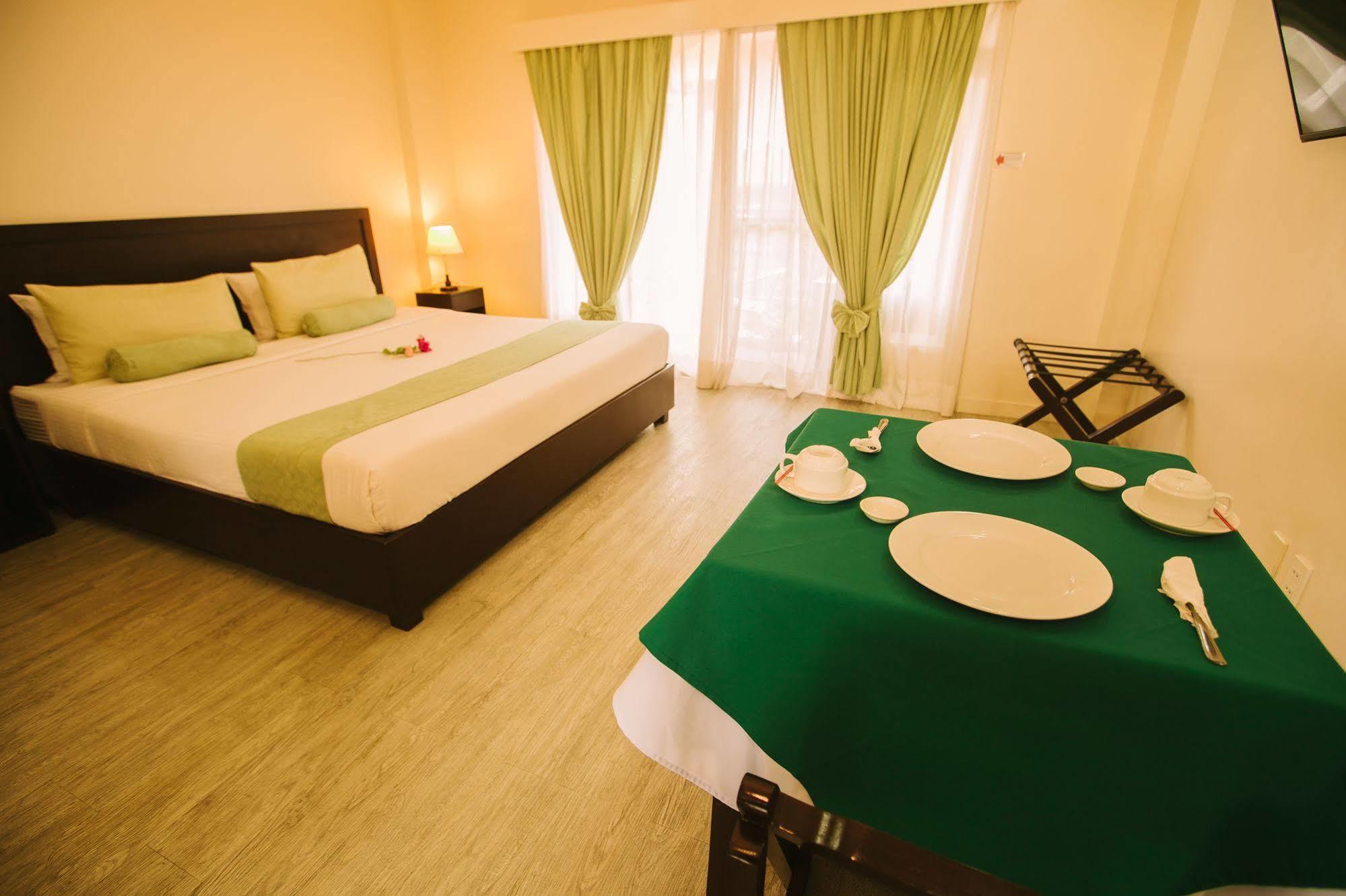 Subic Coco Hotel Olongapo Buitenkant foto