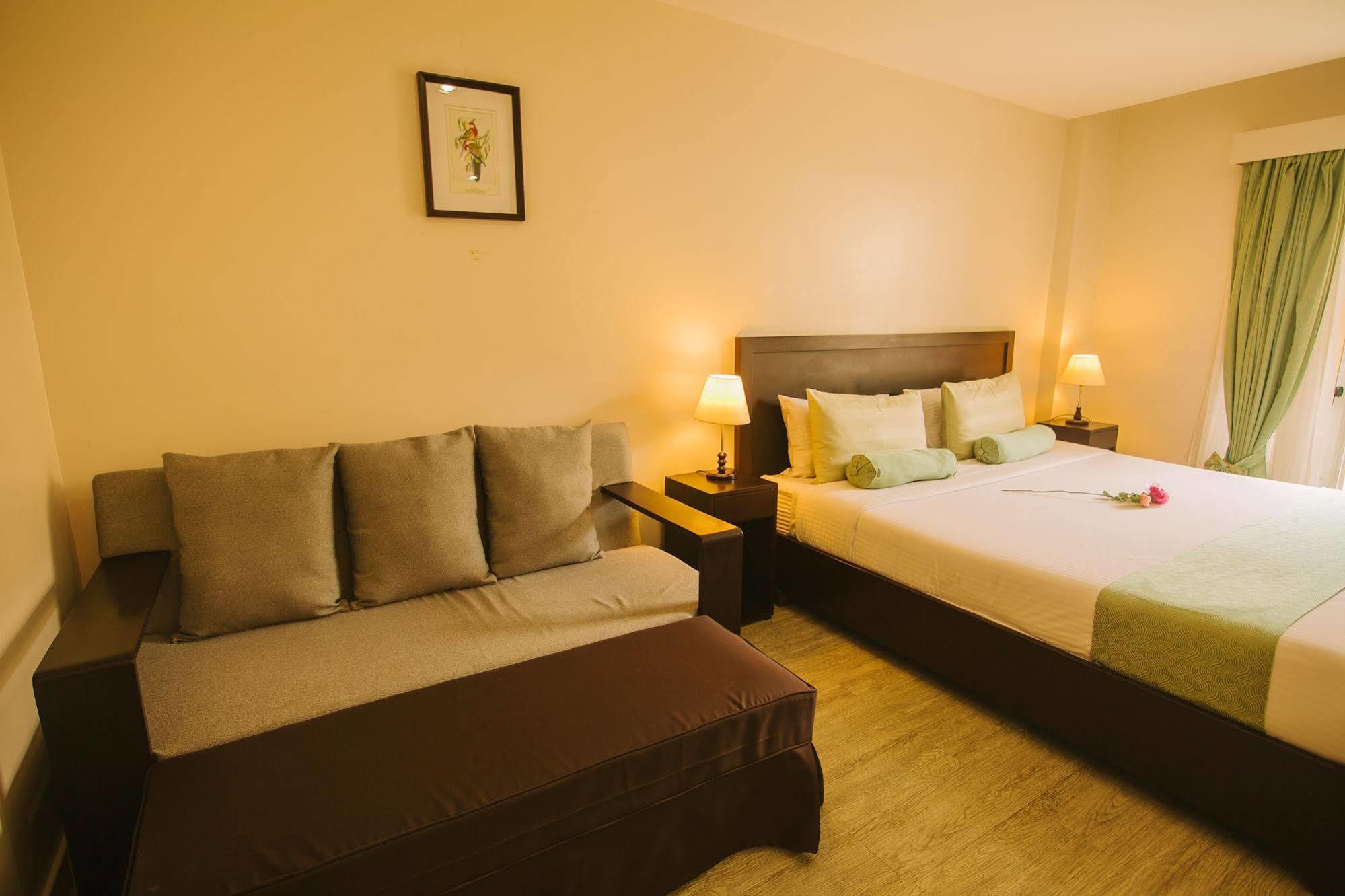 Subic Coco Hotel Olongapo Buitenkant foto