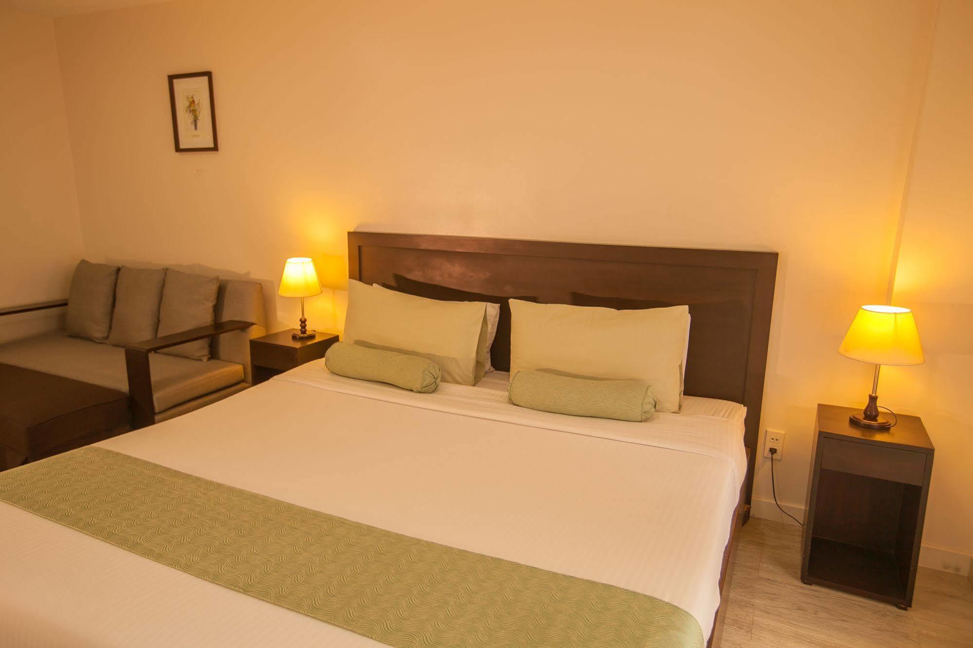 Subic Coco Hotel Olongapo Buitenkant foto
