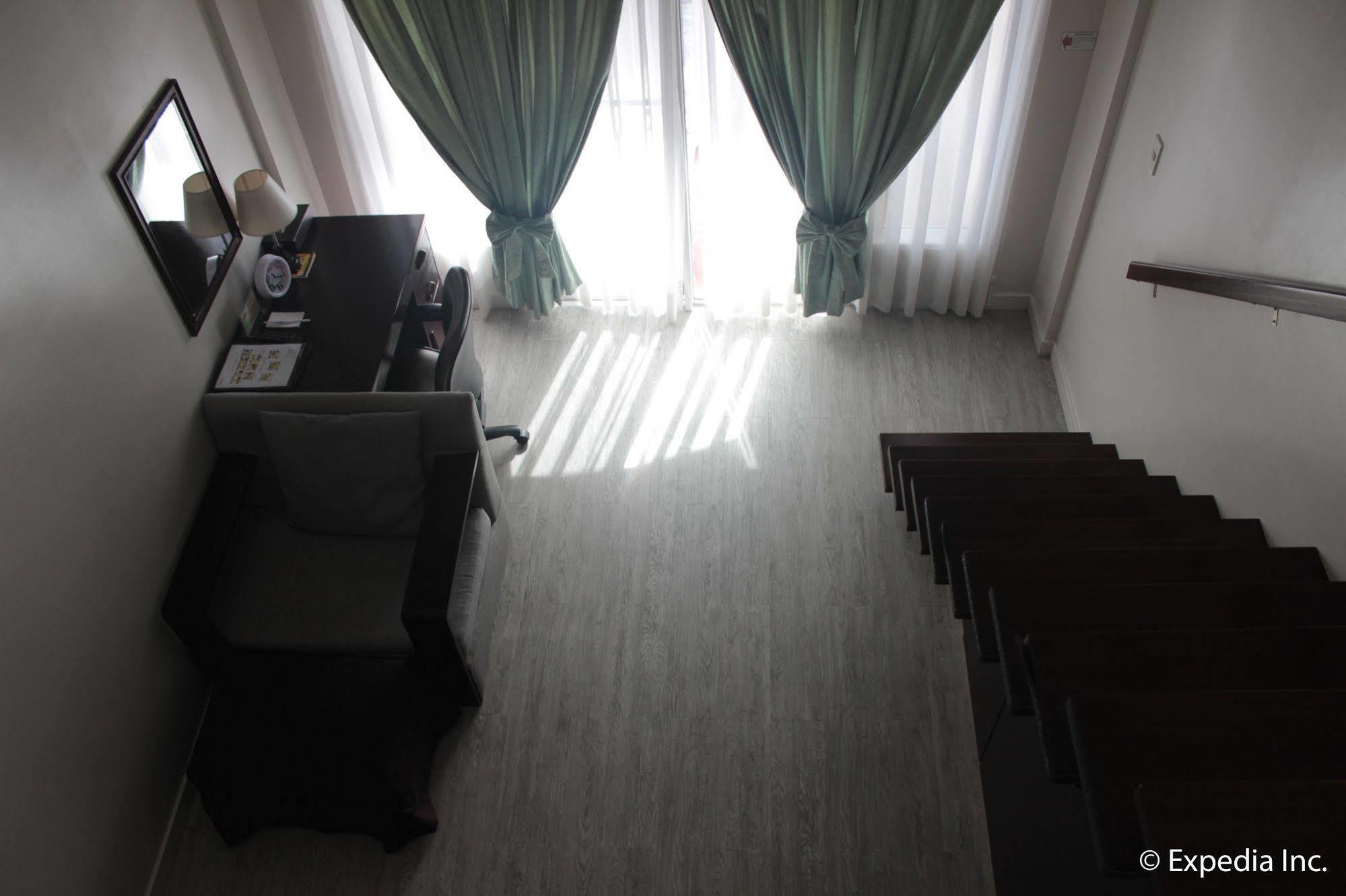 Subic Coco Hotel Olongapo Buitenkant foto