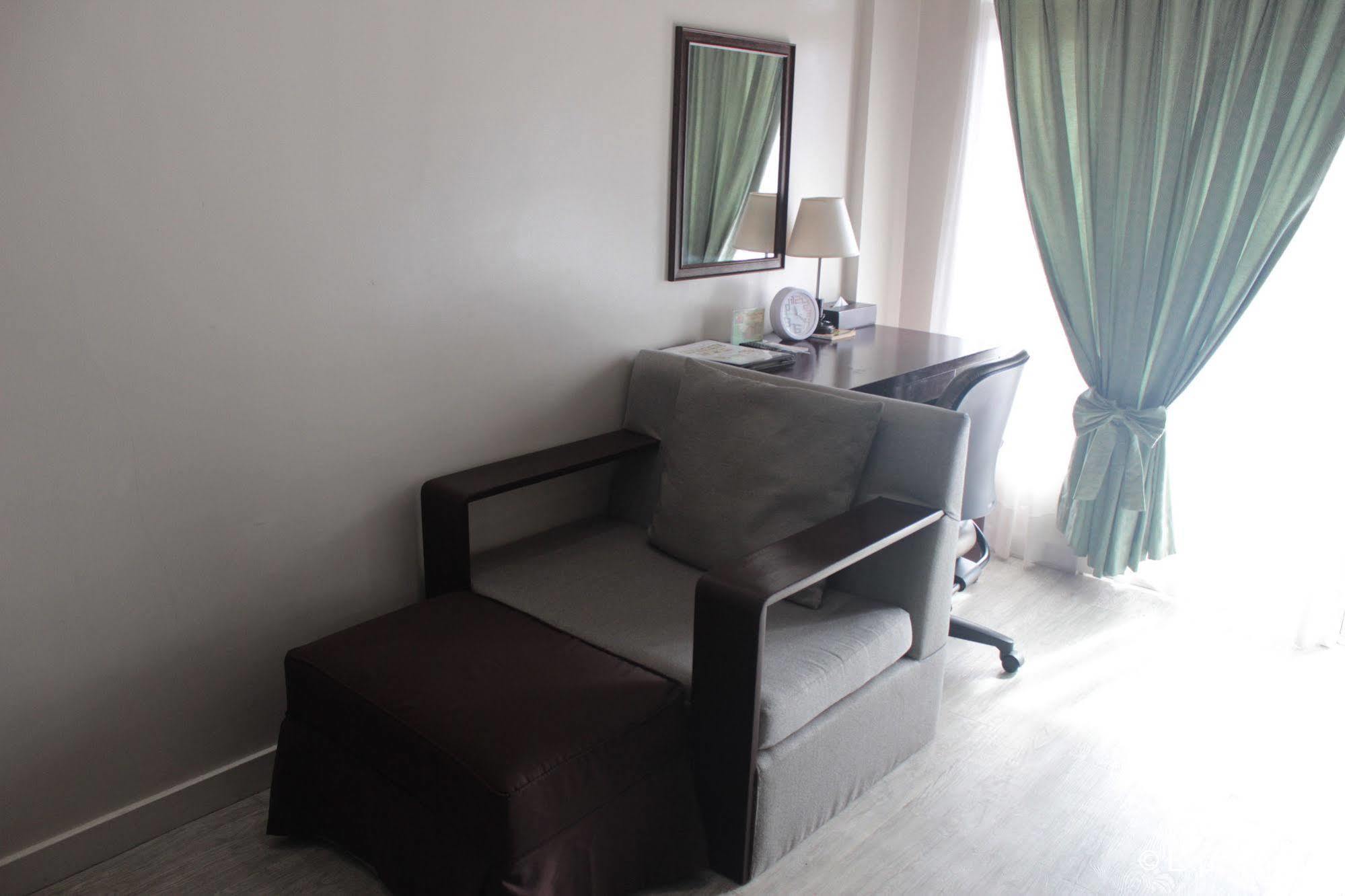 Subic Coco Hotel Olongapo Buitenkant foto