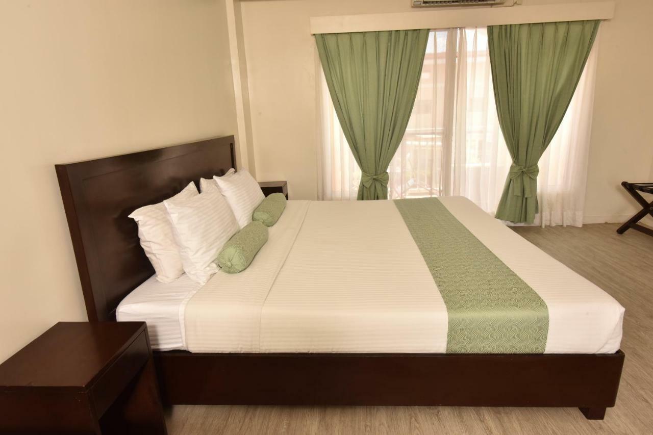 Subic Coco Hotel Olongapo Buitenkant foto