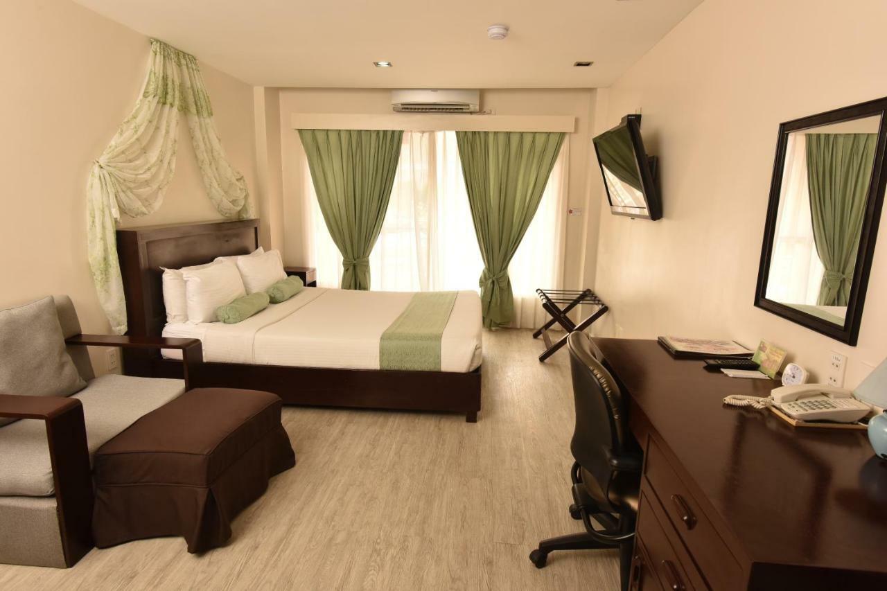 Subic Coco Hotel Olongapo Buitenkant foto